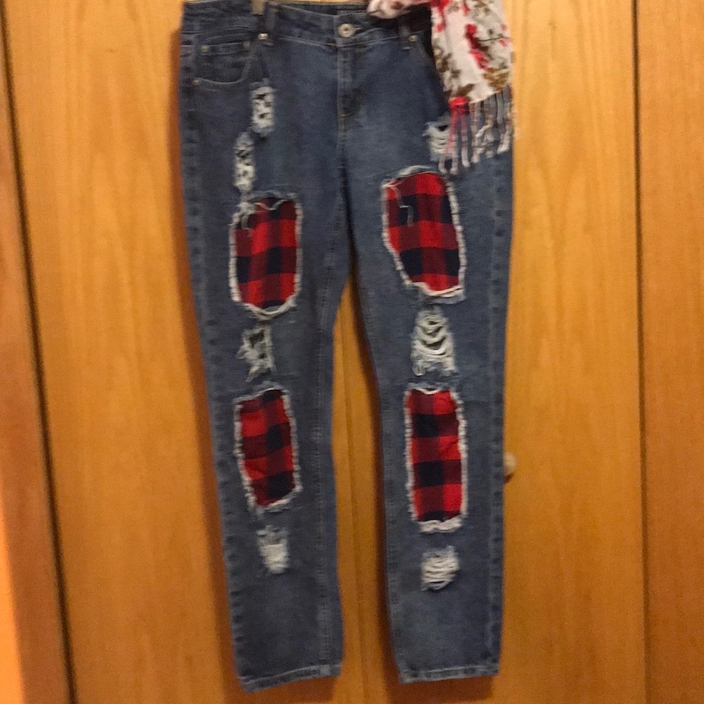 Premiere Ladies Low Rise Skinny Distressed Patched Jeans